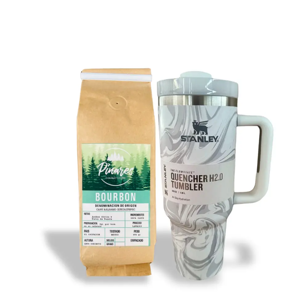 Bourbon Lavado y un vaso Stanley gris con blanco